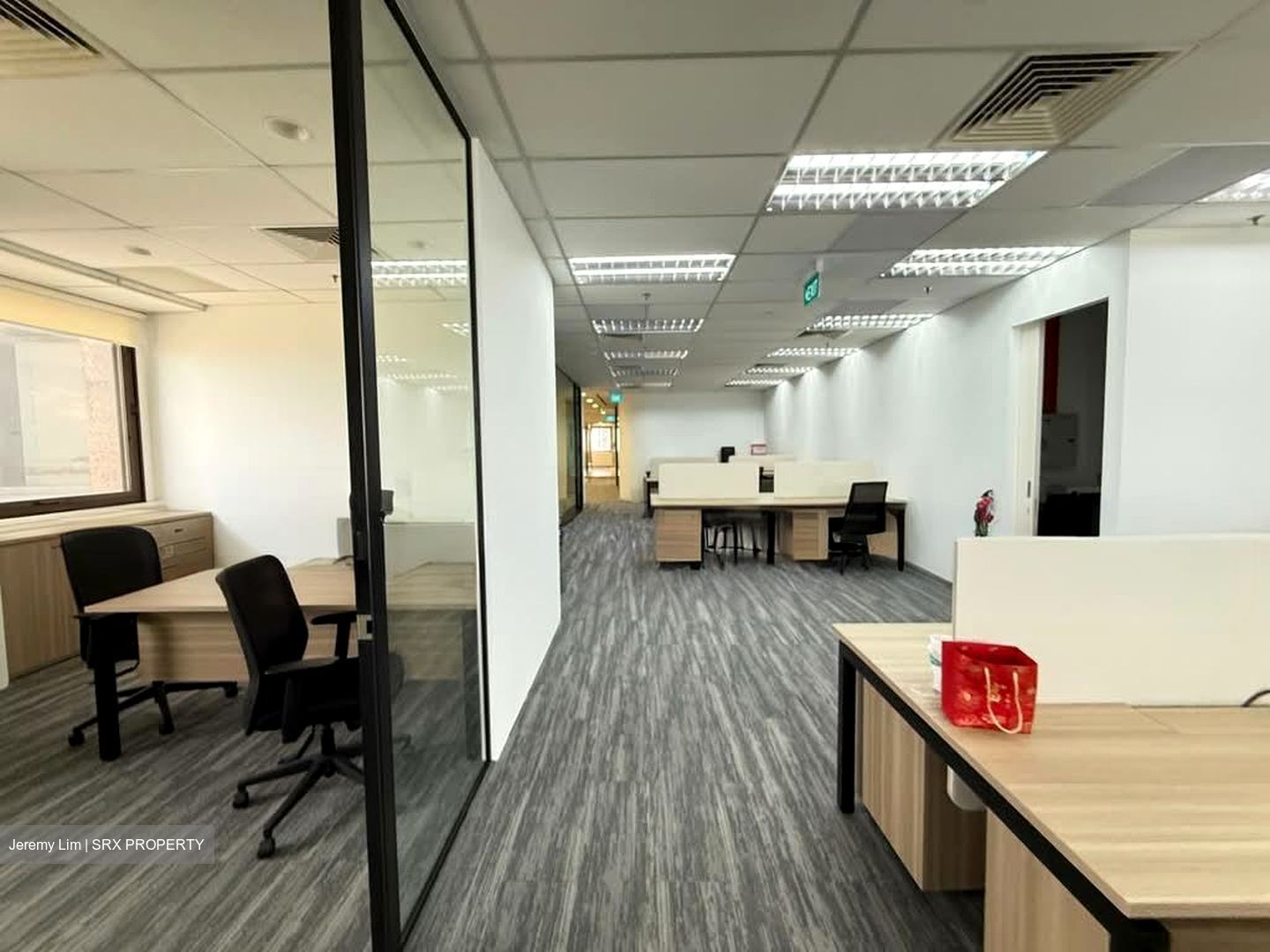 Lippo Centre (D2), Office #568089041